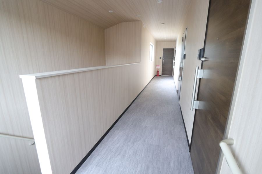屋内仕様の共用廊下